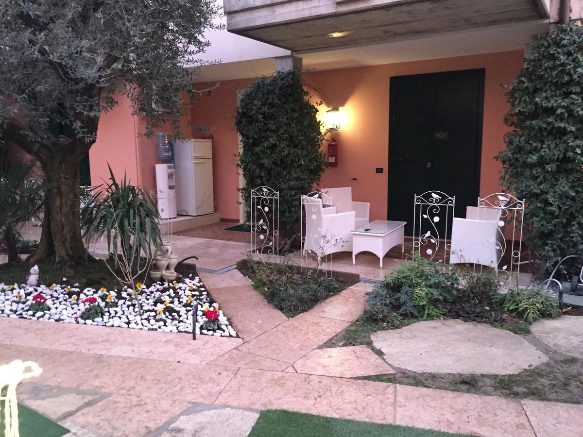 B&B Garda 4U Desenzano del Garda Eksteriør bilde
